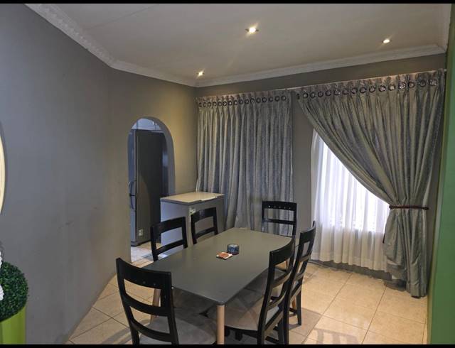 3 BEDROOM HOUSE FOR SALE IN FLORA PARK